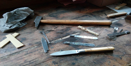Couteau de Nontron et matériel de fabrication